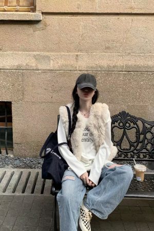 Korean Retro Gold-Embossed Suede Reversible Vest for Women, High-End Fur and Leather Integrated Coat, Stylish Fall Fashion