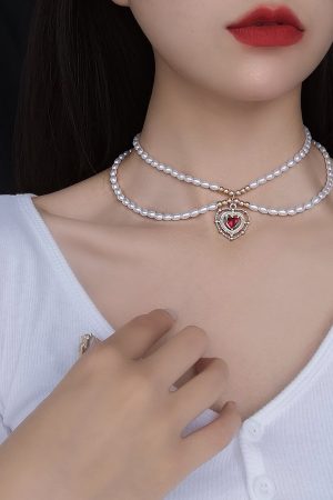 Korean Retro Pearl Collarbone Necklace for Women - Elegant French Style Chain Pendant in Fresh Design