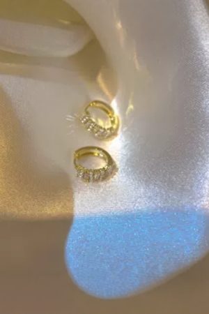 Korean Retro Pearl Stud Earrings for Women - Trendy 2025 Light Luxury Small Earrings, Perfect for Y2K Fashion Lovers