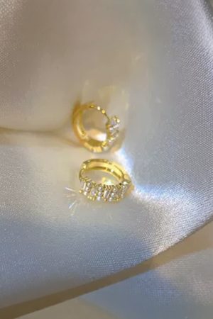 Korean Retro Pearl Stud Earrings for Women - Trendy 2025 Light Luxury Small Earrings, Perfect for Y2K Fashion Lovers