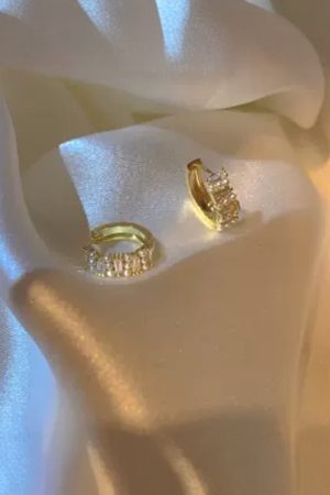 Korean Retro Pearl Stud Earrings for Women - Trendy 2025 Light Luxury Small Earrings, Perfect for Y2K Fashion Lovers