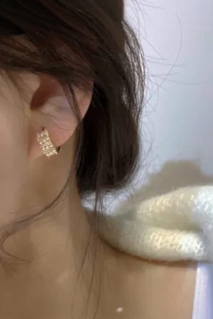 Korean Retro Pearl Stud Earrings for Women - Trendy 2025 Light Luxury Small Earrings, Perfect for Y2K Fashion Lovers