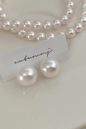 Korean S925 Silver Pearl Mother-of-Pearl Earrings - Retro Hong Kong Style, Simple and Versatile Large Earrings for Fashion Enthusiasts