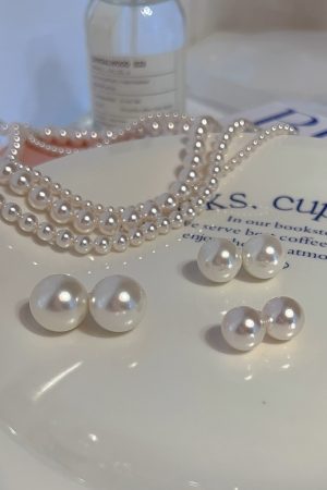 Korean S925 Silver Pearl Mother-of-Pearl Earrings - Retro Hong Kong Style, Simple and Versatile Large Earrings for Fashion Enthusiasts