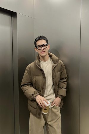 Korean Style Apricot Knitted Sweater for Men - Simple Textured Casual Base Layer for Autumn and Winter Wear