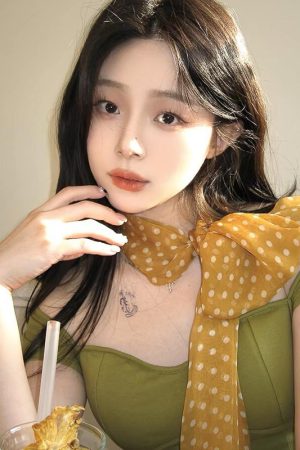 Korean Style Black and White Polka Dot Silk Scarf - Elegant Flowing Neck Tie, Fashionable Versatile Accessory for Any Outfit