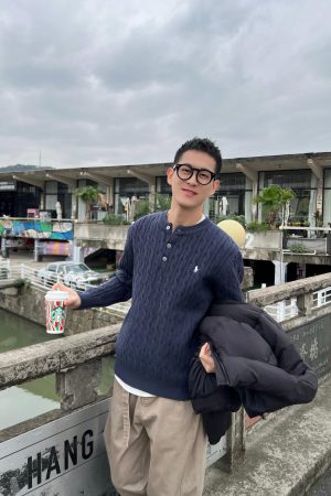 Korean Style Blue Twisted Embroidery Henley Collar Sweater for Men - Casual Autumn Fashion Top