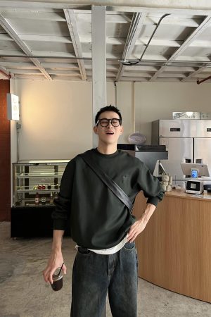 Korean Style Casual Green Heart Relief Sweatshirt for Men - Loose Fit Comfortable Long Sleeve Top for Autumn Winter Wear