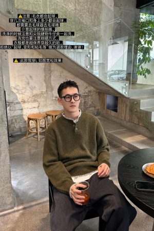 Korean Style Casual Green Pullover Henley Sweater for Men - Simple Versatile Loose Top