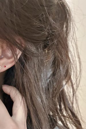 Korean Style Cherry Blossom Small Stud Earrings for Women, Versatile Ins Commuting Jewelry with a High-End Feel