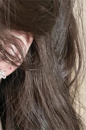 Korean Style Cherry Blossom Small Stud Earrings for Women, Versatile Ins Commuting Jewelry with a High-End Feel