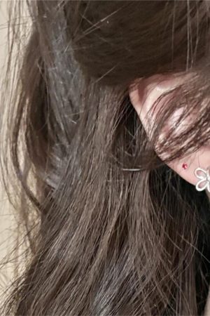 Korean Style Cherry Blossom Small Stud Earrings for Women, Versatile Ins Commuting Jewelry with a High-End Feel