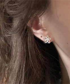 Korean Style Cherry Blossom Small Stud Earrings for Women, Versatile Ins Commuting Jewelry with a High-End Feel