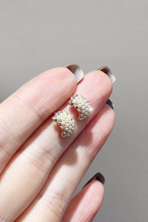 Korean Style Elegant Curved Silver Needle Earrings with Diamond-Inlaid Faux Pearls - Exquisite Small Accessories for Any Occasion