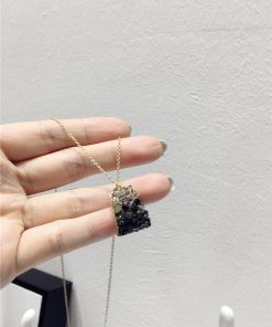 Korean-Style Exquisite Light Luxury Color-Blocking Crystal Trapezoidal Short Necklace for Clavicle and Layering Fashion