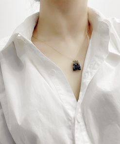 Korean-Style Exquisite Light Luxury Color-Blocking Crystal Trapezoidal Short Necklace for Clavicle and Layering Fashion