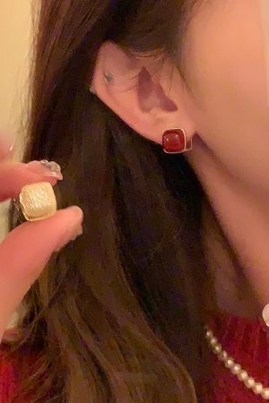 Korean-Style Fine Glitter Square Sugar Pearl Earrings for Women - Unique Double-Sided Ear Clips and Studs, Light Luxury Accessories