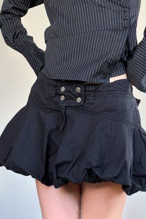 Korean-Style Floral Bud Short Skirt - Low-Waist Niche Hot Girl Design for Street Fashion Enthusiasts