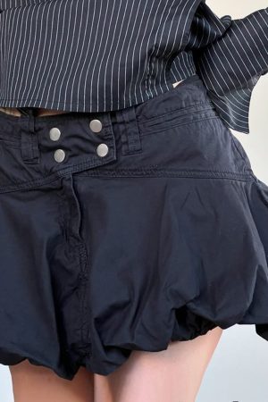 Korean-Style Floral Bud Short Skirt - Low-Waist Niche Hot Girl Design for Street Fashion Enthusiasts