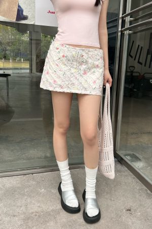 Korean-Style Floral High-Waisted A-Line Skirt - Slimming Low-Waisted Design for a Chic, Feminine Look