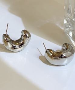 Korean Style Gold Cashew Nut Stud Earrings - Sweet Cool Light Luxury High-End Design Inspired by Song Hye-kyo