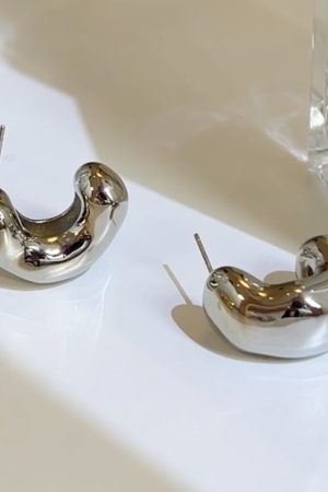 Korean Style Gold Cashew Nut Stud Earrings - Sweet Cool Light Luxury High-End Design Inspired by Song Hye-kyo