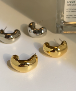 Korean Style Gold Cashew Nut Stud Earrings - Sweet Cool Light Luxury High-End Design Inspired by Song Hye-kyo