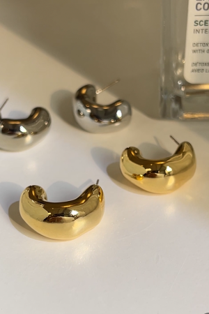 Korean Style Gold Cashew Nut Stud Earrings - Sweet Cool Light Luxury High-End Design Inspired by Song Hye-kyo