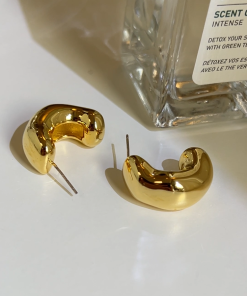 Korean Style Gold Cashew Nut Stud Earrings - Sweet Cool Light Luxury High-End Design Inspired by Song Hye-kyo