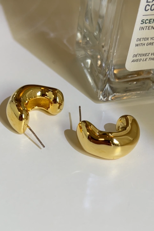 Korean Style Gold Cashew Nut Stud Earrings - Sweet Cool Light Luxury High-End Design Inspired by Song Hye-kyo