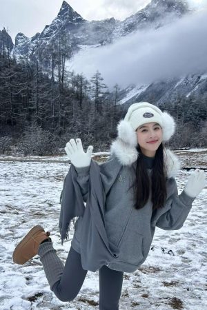 Korean Style Gray Hooded Woolen Coat with Fur Collar for Women - Winter Zip-Up Cardigan