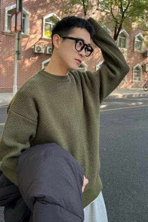 Korean Style Green Round Neck Pullover Knitted Sweater for Men - Casual Loose Fit Autumn Winter Top