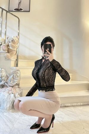 Korean-Style Halter Neck Lace Splicing Fitted Top for Young Ladies - Elegant Slim Sexy Shirt