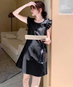 Korean-Style Hepburn Black Dress for Women, Elegant Sleeveless Design for Petite Figures, 2025 Summer Fashion