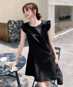 Korean-Style Hepburn Black Dress for Women, Elegant Sleeveless Design for Petite Figures, 2025 Summer Fashion