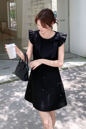 Korean-Style Hepburn Black Dress for Women, Elegant Sleeveless Design for Petite Figures, 2025 Summer Fashion