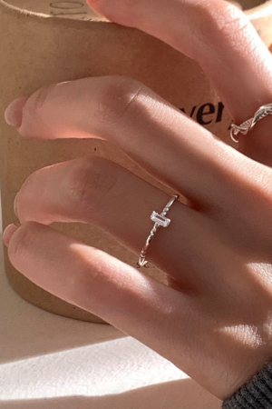 Korean-Style Intricate Intertwined Ring for Women, 2025 High-End Light Luxury Versatile Finger Accessory