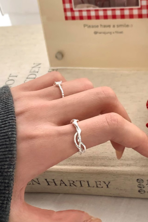 Korean-Style Intricate Intertwined Ring for Women, 2025 High-End Light Luxury Versatile Finger Accessory