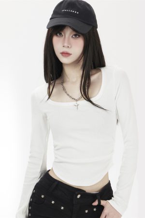 Korean Style Long Sleeve White Base Layer Top for Women, Spring 2025 Fashion for Petite Figures, Women's T-Shirt