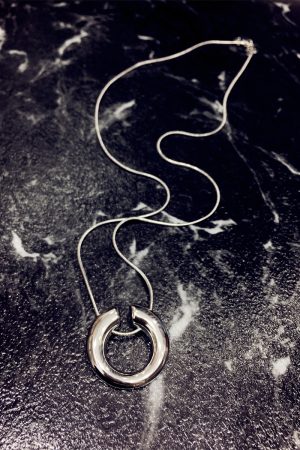 Korean-Style Minimalist C-Shaped Circle Necklace - Versatile Plain Metal Sweater Chain Pendant for Casual Fashion