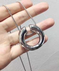Korean-Style Minimalist C-Shaped Circle Necklace - Versatile Plain Metal Sweater Chain Pendant for Casual Fashion