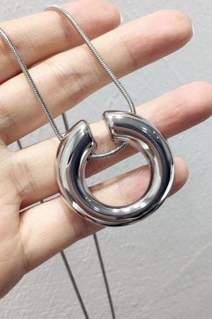 Korean-Style Minimalist C-Shaped Circle Necklace - Versatile Plain Metal Sweater Chain Pendant for Casual Fashion