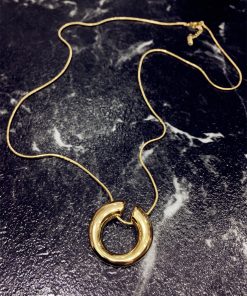 Korean-Style Minimalist C-Shaped Circle Necklace - Versatile Plain Metal Sweater Chain Pendant for Casual Fashion