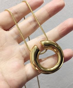 Korean-Style Minimalist C-Shaped Circle Necklace - Versatile Plain Metal Sweater Chain Pendant for Casual Fashion