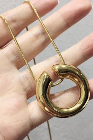 Korean-Style Minimalist C-Shaped Circle Necklace - Versatile Plain Metal Sweater Chain Pendant for Casual Fashion
