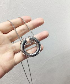 Korean-Style Minimalist C-Shaped Circle Necklace - Versatile Plain Metal Sweater Chain Pendant for Casual Fashion
