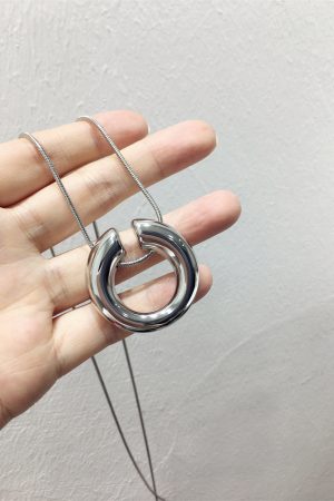 Korean-Style Minimalist C-Shaped Circle Necklace - Versatile Plain Metal Sweater Chain Pendant for Casual Fashion