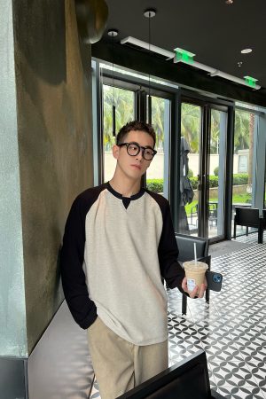 Korean Style Minimalist Color Block Raglan Long Sleeve T-Shirt for Men - Textured Feel Loose Base Layer Top for Autumn Winter