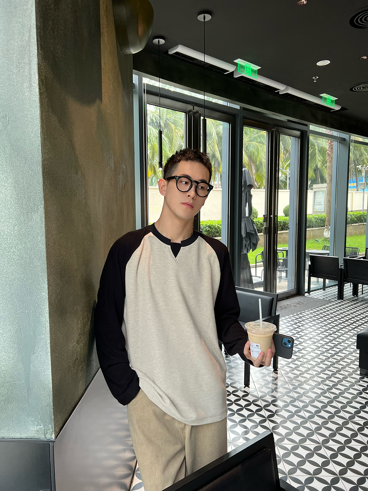 Korean Style Minimalist Color Block Raglan Long Sleeve T-Shirt for Men - Textured Feel Loose Base Layer Top for Autumn Winter Korean Style Minimalist Color Block Raglan Long Sleeve T-Shirt for Men - Textured Feel Loose Base Layer Top for Autumn Winter