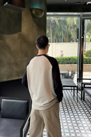 Korean Style Minimalist Color Block Raglan Long Sleeve T-Shirt for Men - Textured Feel Loose Base Layer Top for Autumn Winter